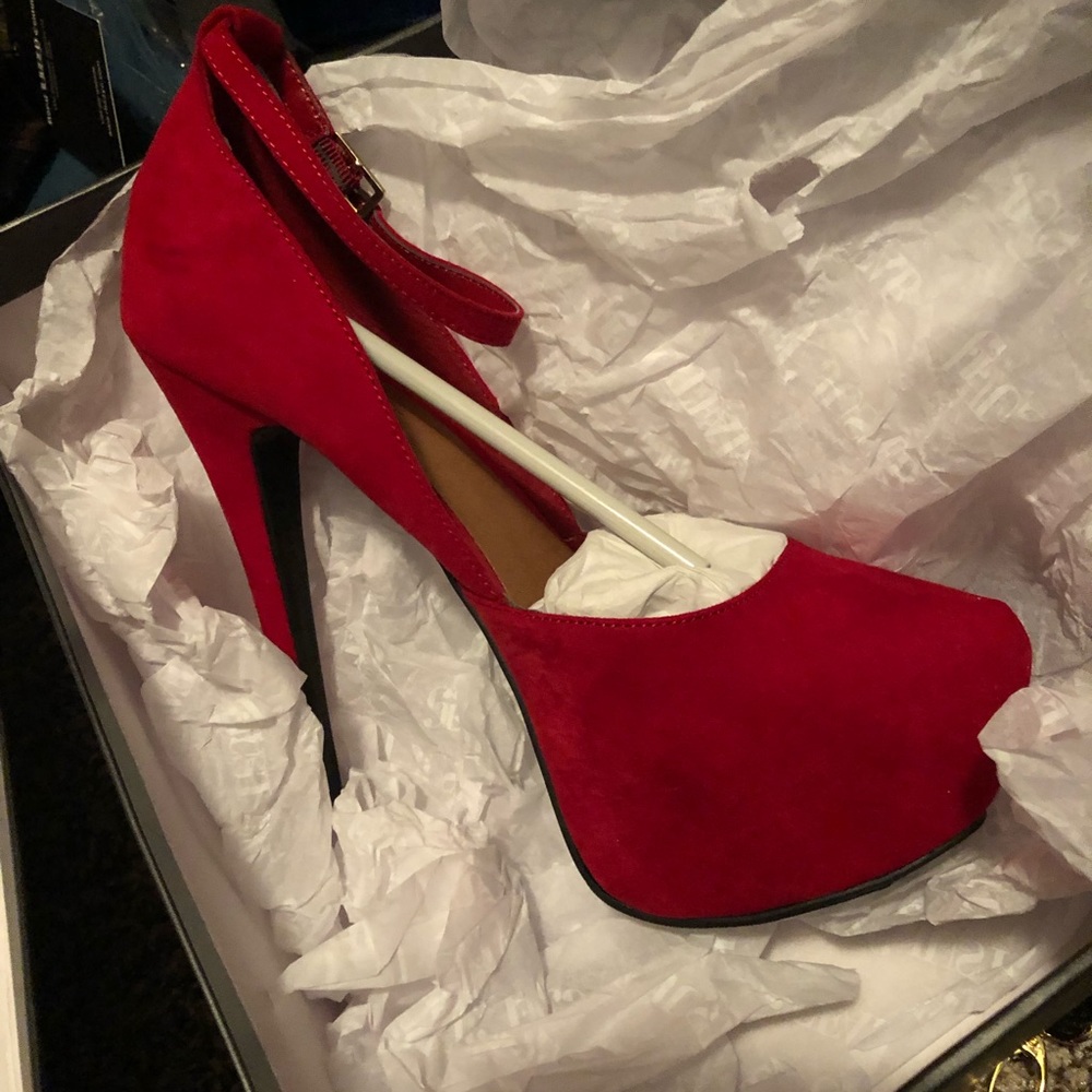 Red high heels Brand new never worn
